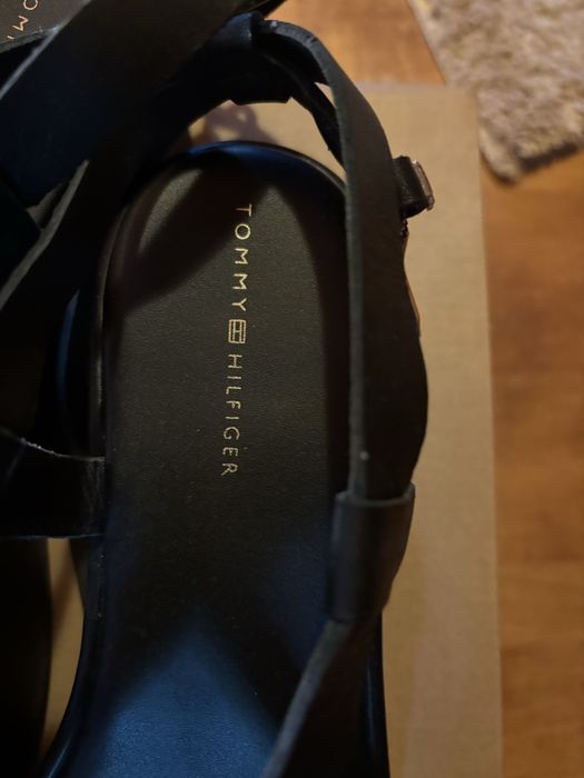 Sa dale Tommy Hilfiger 39