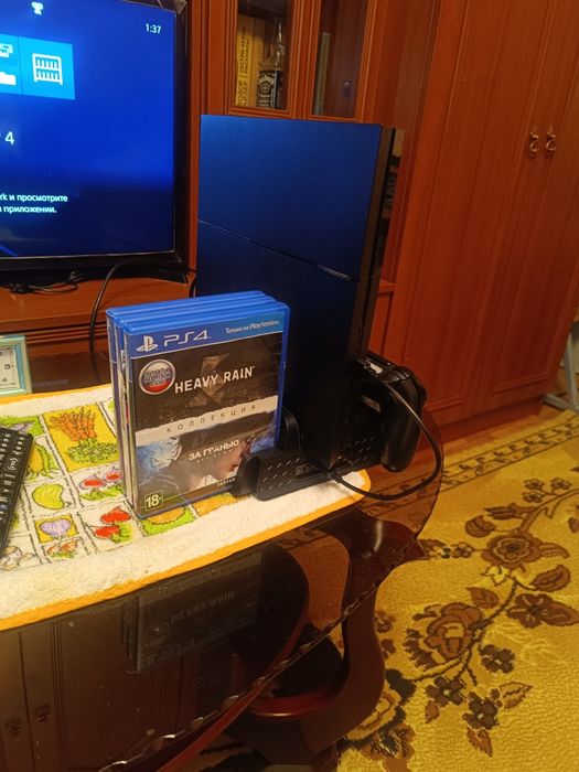 Продам ПС4 в хорошем состоянии!