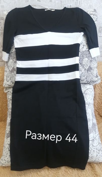 Платья всё за 3000 , новые