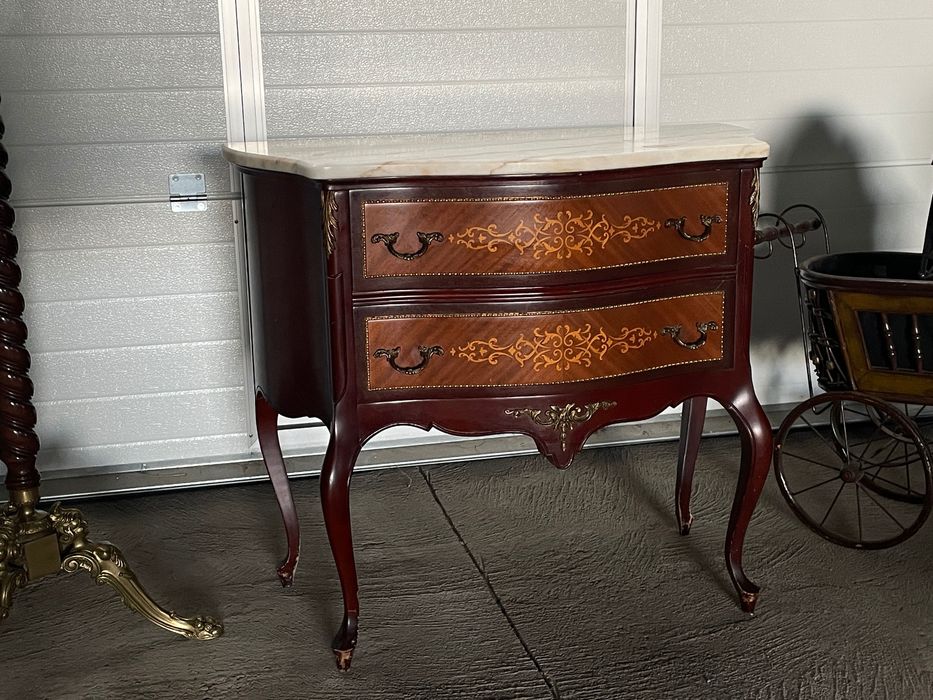 Vand comoda vintage in stil Louis XV cu blat din marmura