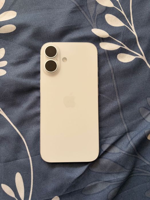 iPhone 16 alb 128 GB 96% (utilizat, eSIM)