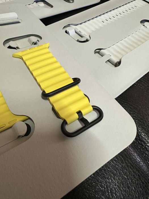 Original Ocean Band Galben si Alb cu catarame Negre Titanium UNICAT