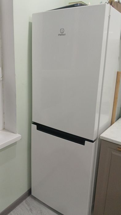 Холодильник Indesit
