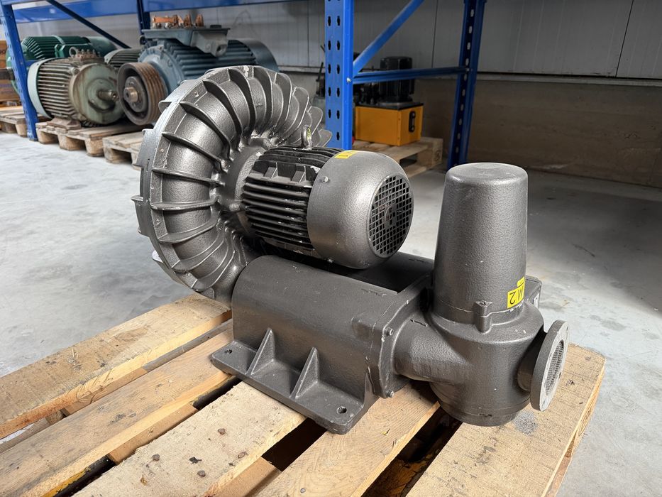 Вакуум помпа тип въздуходувка 6.5m3/min 200mbar 2.9 kW