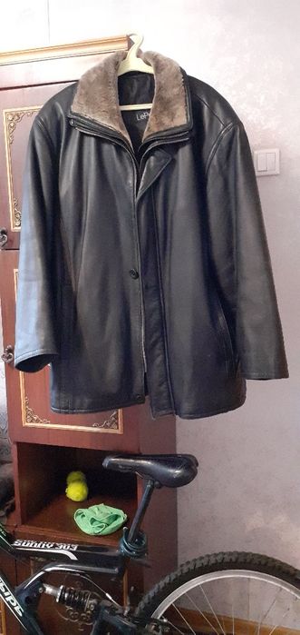Продам Куртки .размер XL.