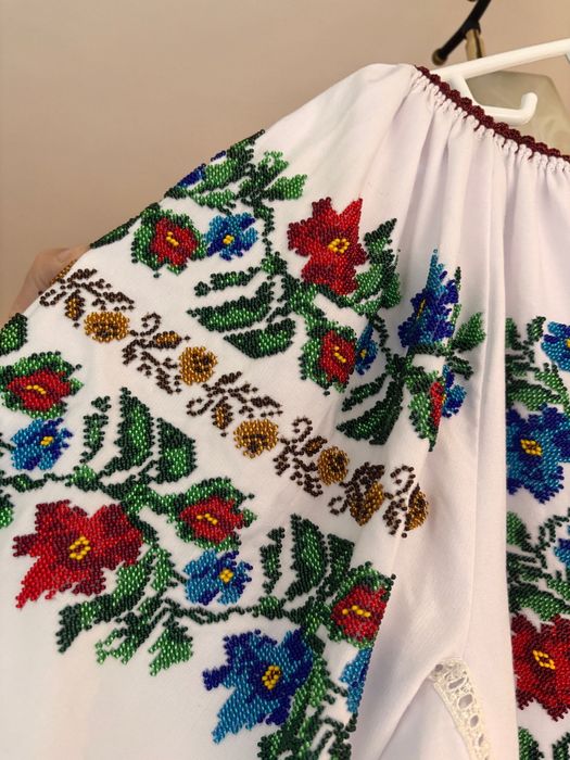 Camasa tradițională cu margele