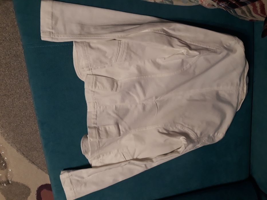 Vand 2 sacouri, potrivite pt marimea S ( 36).