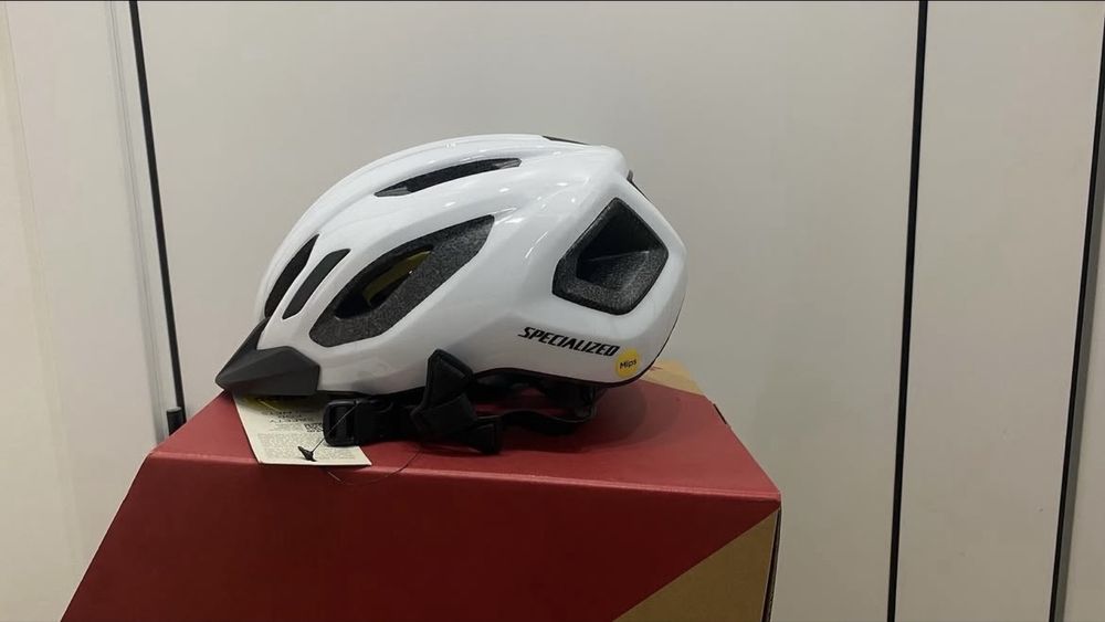 Продаю шлем Specialized с Mips