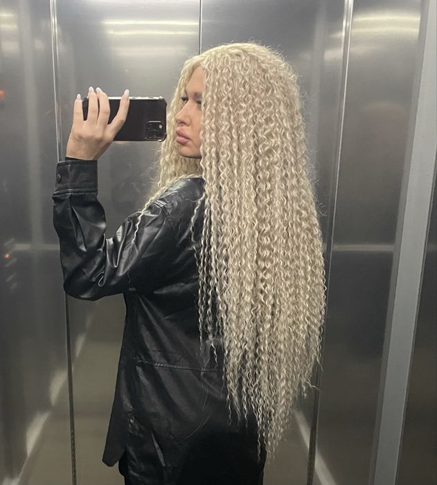 Peruca afro blonda  extra lunga 82 cm, plasa + spray peruci