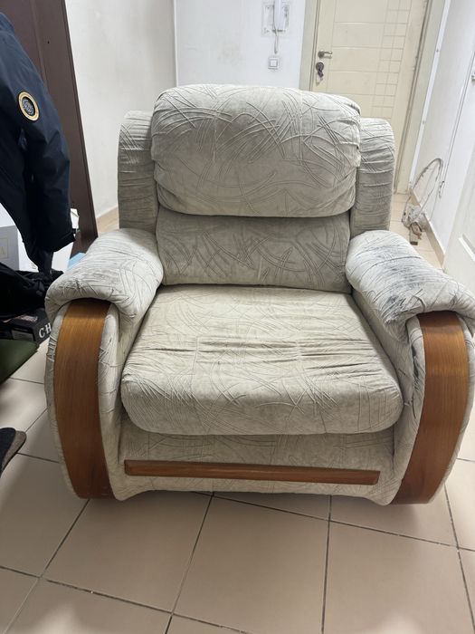 Кресло , диван бесплатно