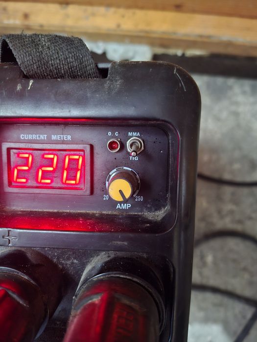 Aparat sudura MMA 250AH