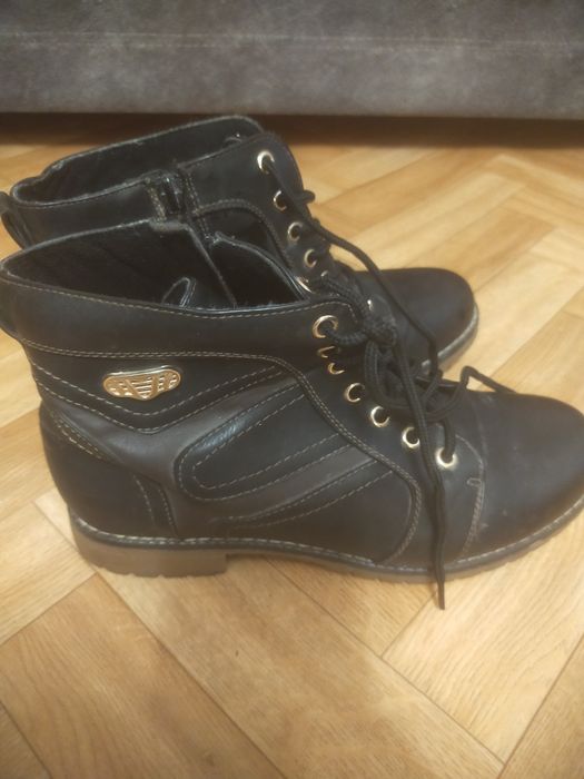 Продаю женскую обувь