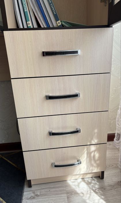 Школьный стол для учебый