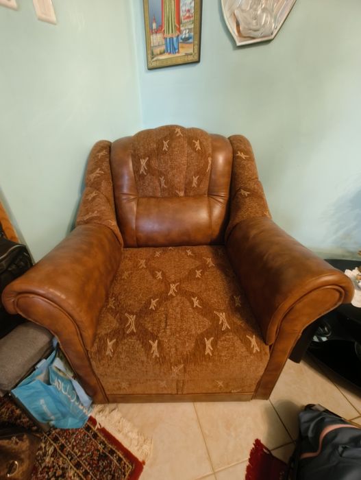 Vând canapea extensibilă + fotoliu impecabil !