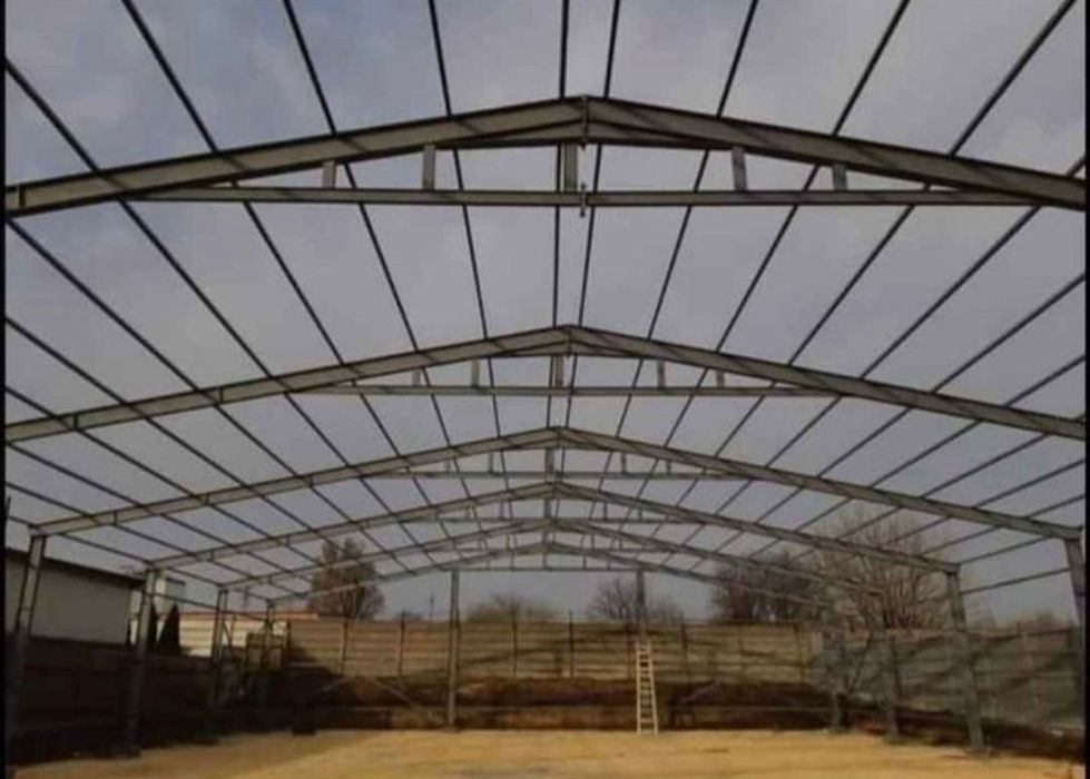 Hala metalica de vanzare structura solidă și durabilă .