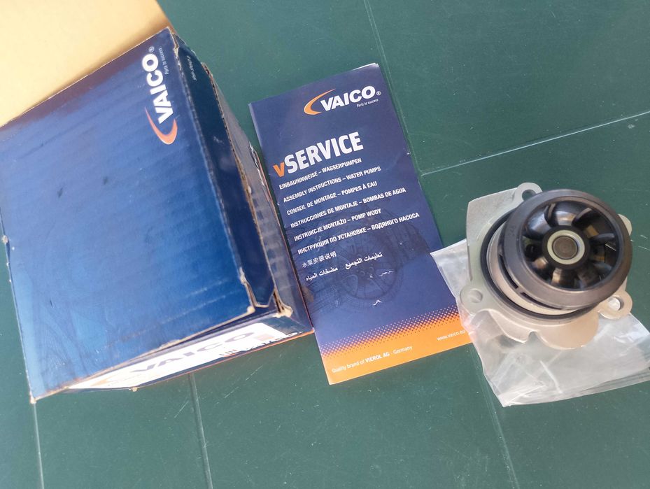 Водна помпа нова Vaico  V10-500550