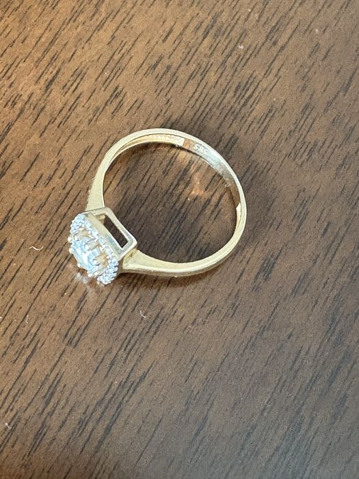 Продам золотое кольцо , серьги