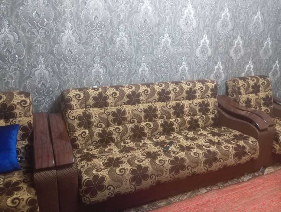 Срочно продается диван и кресло