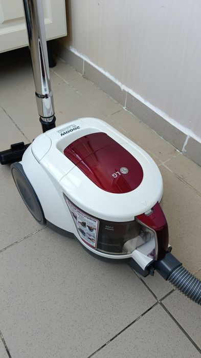 Пылесос  Lg 2000w