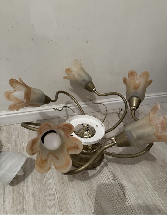 Люстра вместе с бра