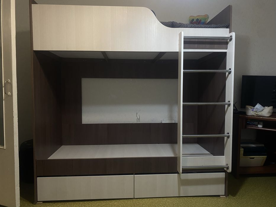 Двухяростная кровать