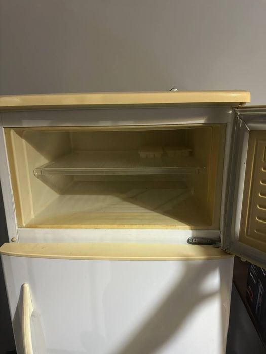 Холодильник Sino в рабочем состоянии