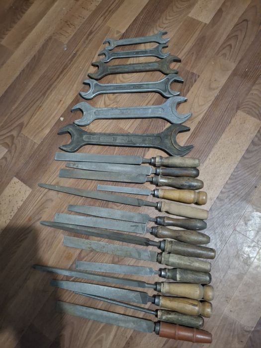 Продам  ключи  и напилники  советский