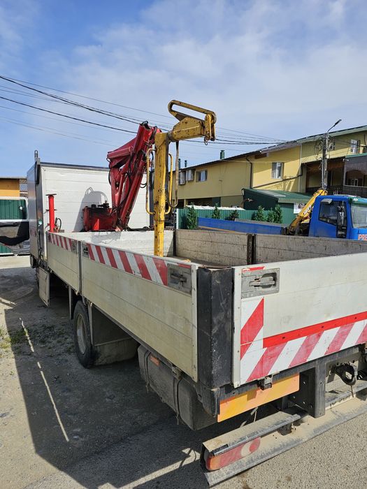 Camion cu macara