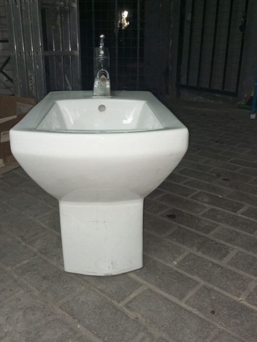 Биде б/у в отличном состоянии