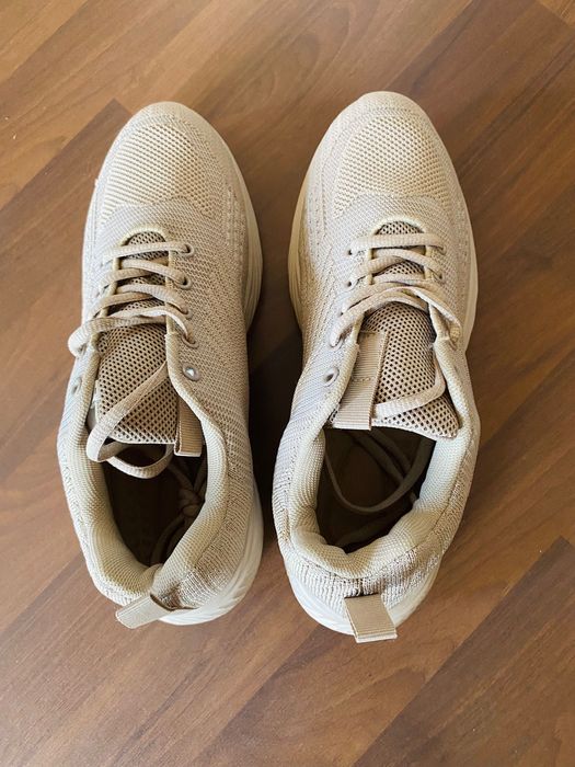 Pantofi sport, bej, ușori, mărime 41-42 ( interior 26,3 cm)