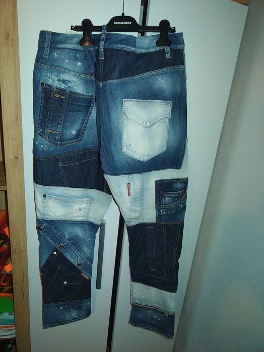 Vând blugi dsqared2