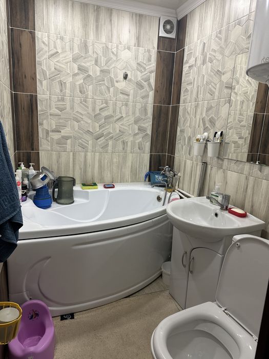Срочно  продам 3-х комнатную квартиру.