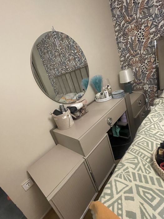 Тоалетка и два броя нощни шкафчета