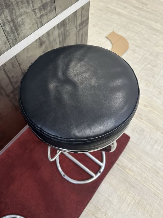 Продаю барные стулья