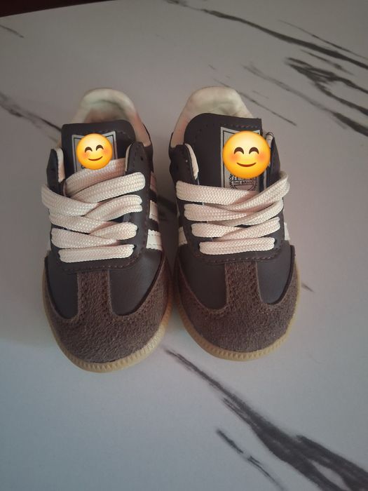 Adidași noi bebe mărimea 21