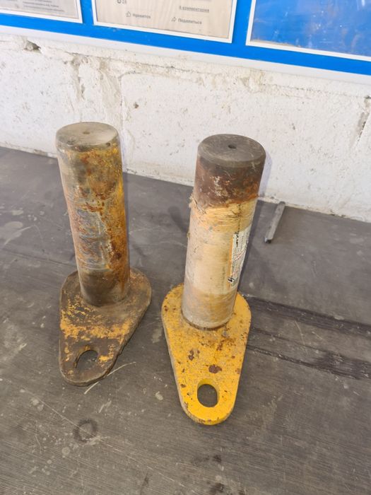 Продам соединительный палец погрузчика