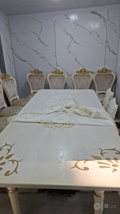 Стол со стульями