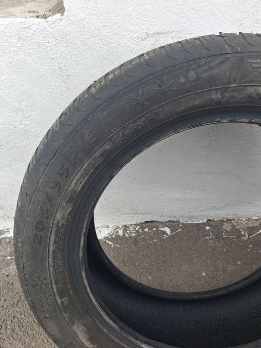 Vând două cauciucuri Debica aproape noi.