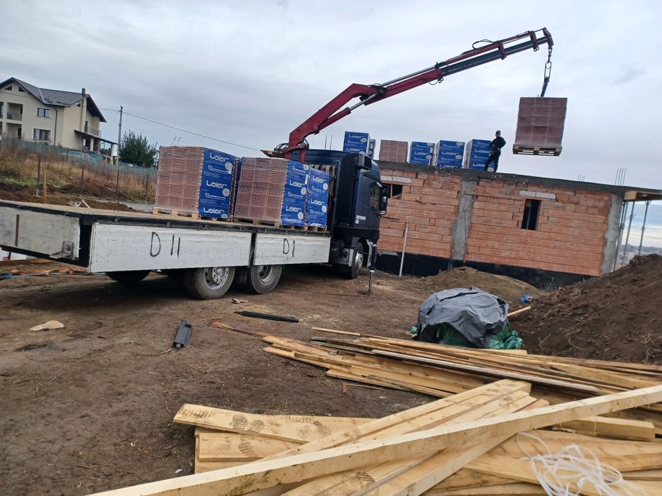 Transport  - camion cu macara