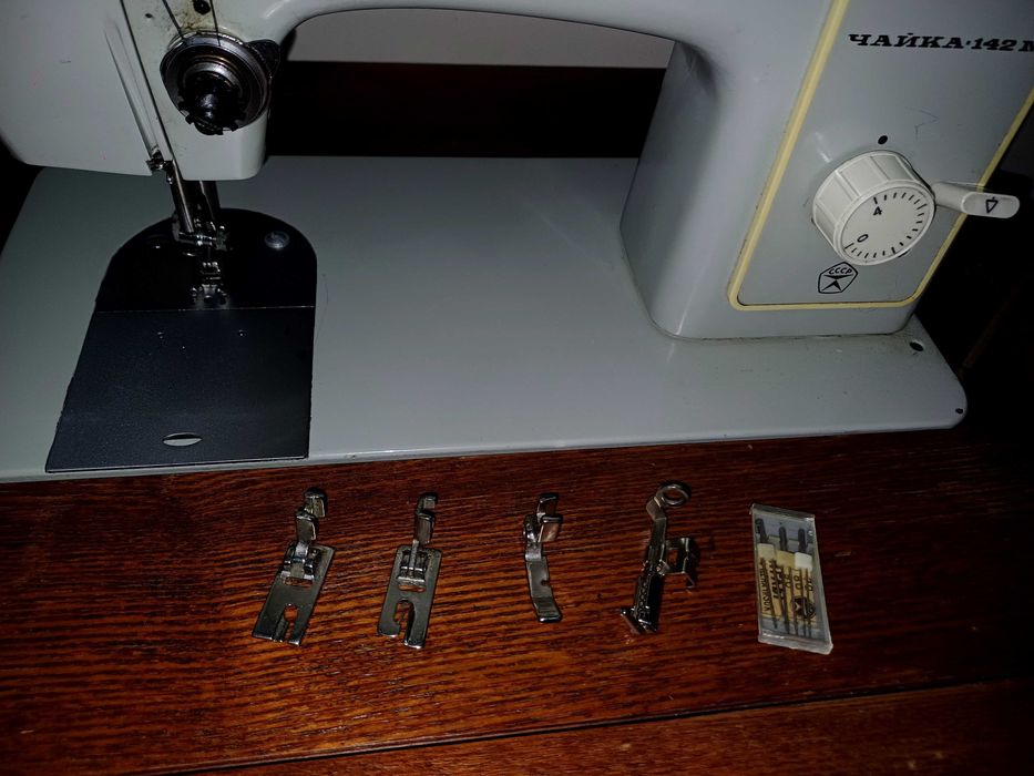 Продётся швейная машинка чайка 142 м