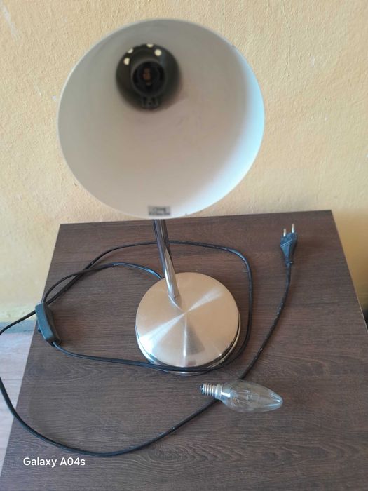 Продается настольная лампа