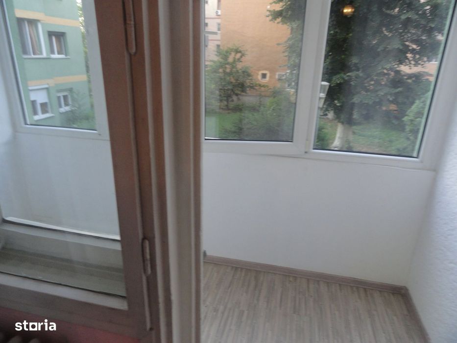 Apartament 4 camere, 2 bai, 2 balcoane, etaj 1, bloc reabilitat Vlaicu
