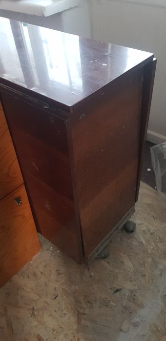 Продам книжку стол