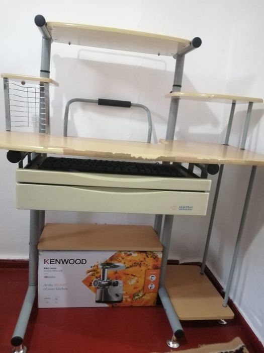 Продам комьютерный стол