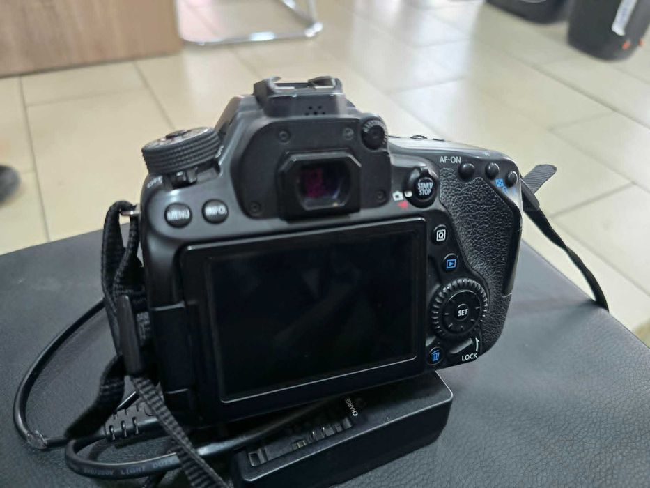 Фотоапарат Canon Eos 80D + 18 55 / 35к