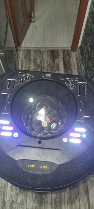 Vând  akai nou cumparat acu 2 luni