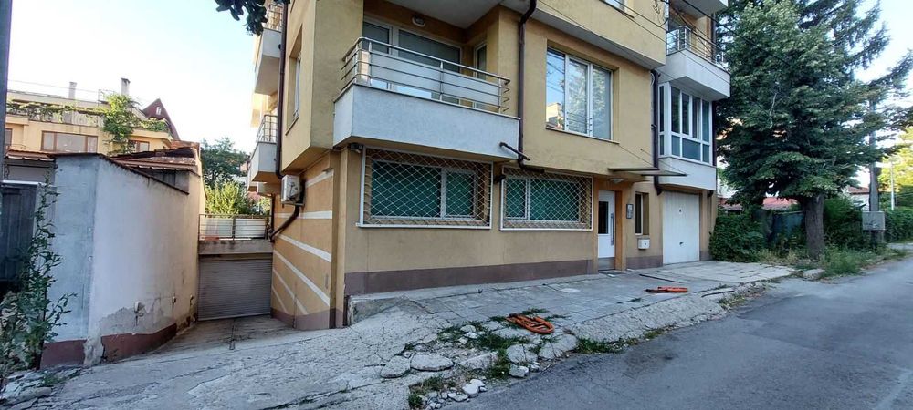 Отдава под наем подземен гараж в кв. Редута, София