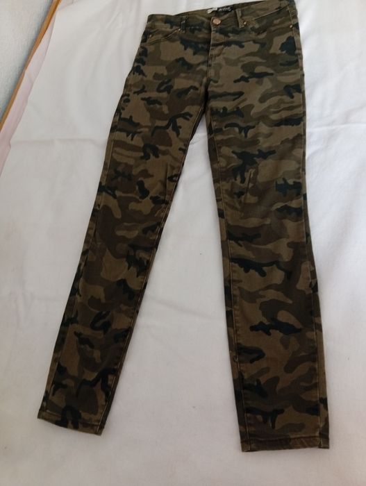 Pantaloni de fete