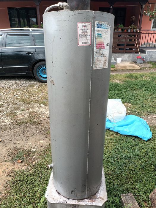 Vînd boiler pe lemne
