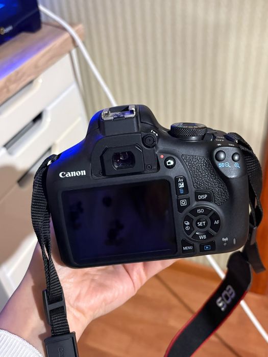 Canon EOS 2000D EF-S 18-55mm III Kit